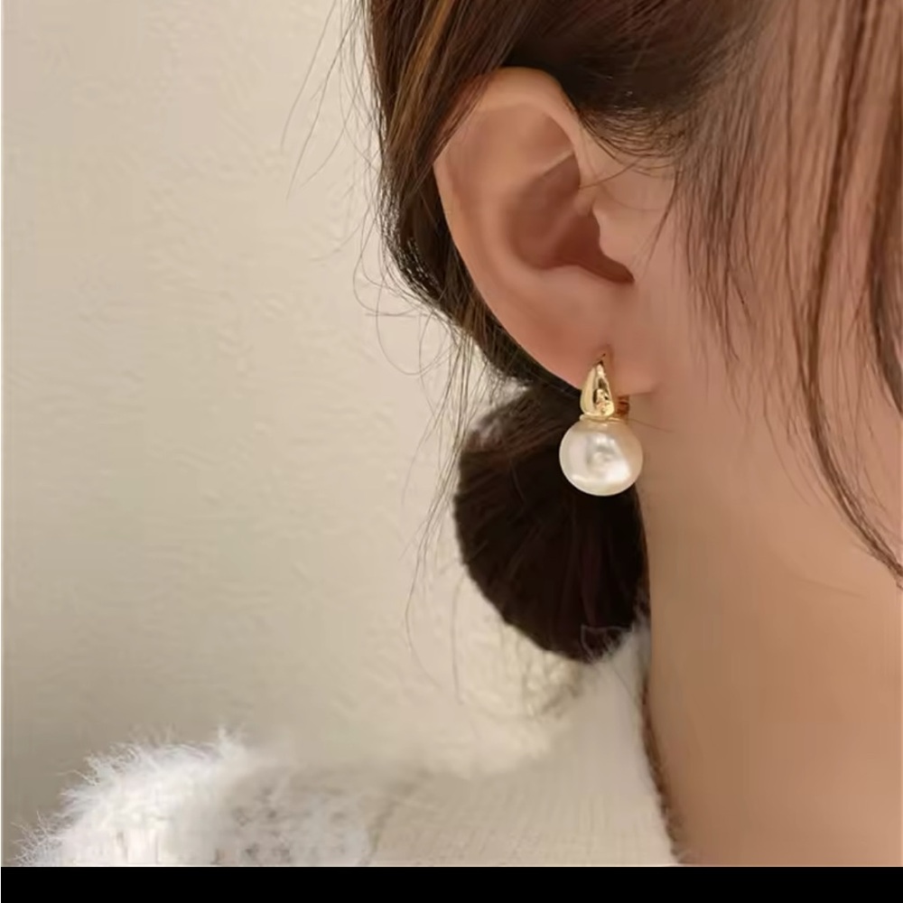 Simulated pearl drop pierced Earrings